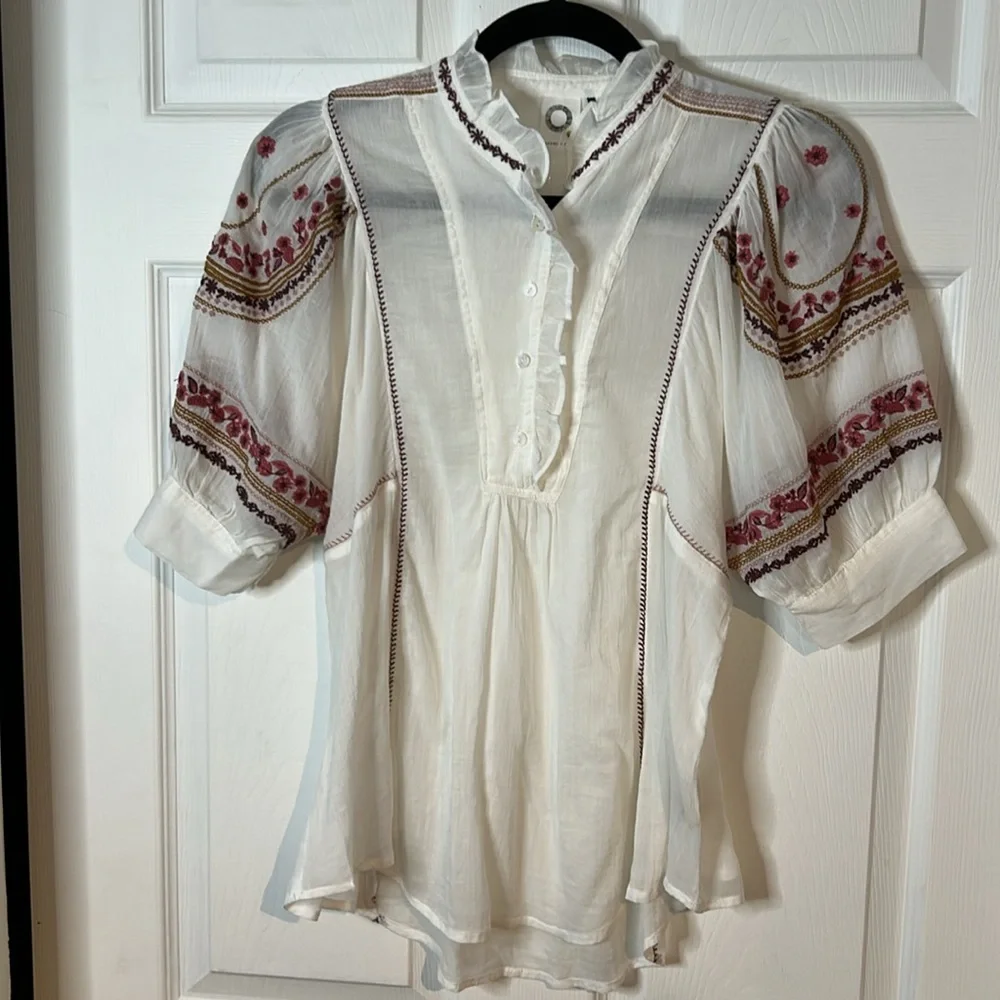 NWT Embroidered White Blouse From Anthropologie size XSmall - Picture 2 of 12